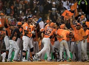 Toros avanzan a la final con pitcheo de cubano Martínez