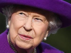 Isabel II valora las fuentes periodí­sticas "fiables" ante la pandemia