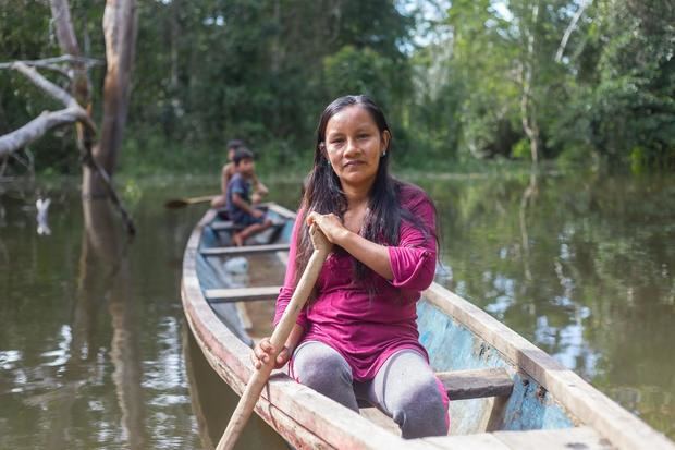 Fotografía cedida por Goldman Enviromental Prize de la líder indígena bora Liz Chicaje, promotora de la creación del Parque Nacional de Yaguas, que protege unas 869.000 hectáreas de selva virgen de la Amazonía peruana, fue galardonada con el prestigioso premio medioambiental Goldman.