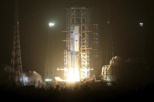 La misión duró unas ocho horas en total, ya que la nave de carga Tianzhou-2 había despegado este sábado a las 20.55 hora local (12.55 hora GMT) desde la base espacial de Wenchang, en la provincial meridional de Hainan. 