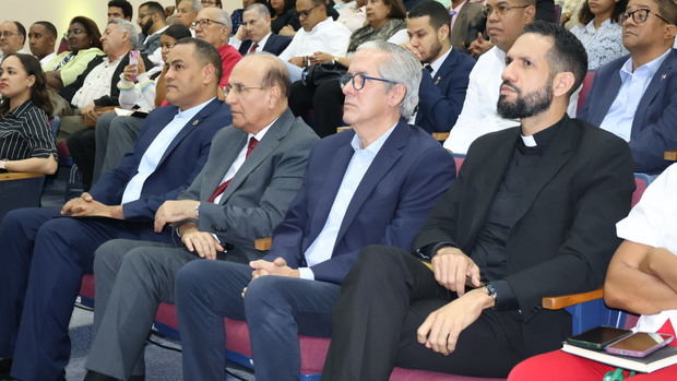 Universidad Católica Santo Domingo lanza nuevo modelo educativo y revista científica.