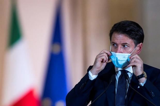 Los alcaldes italianos podrán clausurar las zonas más concurridas de sus ciudades, como las de fiesta, en caso de aglomeraciones para frenar los contagios, anunció hoy en rueda de prensa el primer ministro, Giuseppe Conte