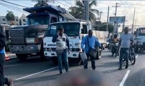 Muere joven cayó de un vehículo en marcha en el Distrito Nacional 