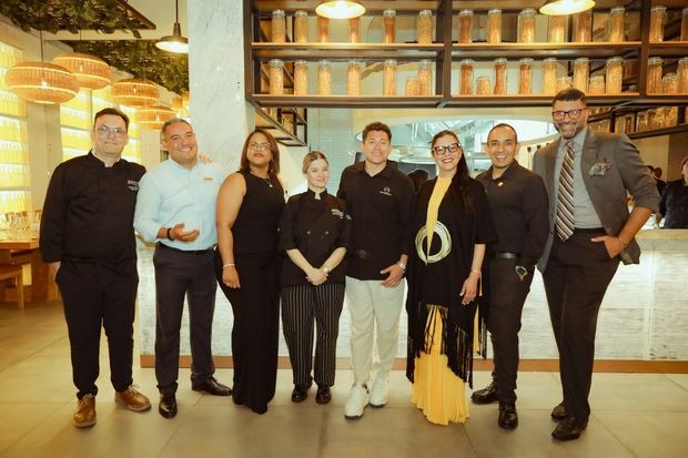 Javier Lobaton, Antonio Encarnacion, Alicia Lois, Chef Catherine Lemoine, Chef Omar Malpartida, Neuly Cespedes Huertas, Nestor Irwin Aguila y Juan Cotes.