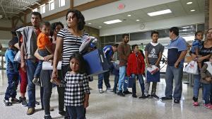 Trump publica norma para ampliar el período de detención de niños inmigrantes