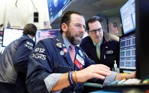 Wall Street vuelve a caer arrastrado por el petróleo y el Dow