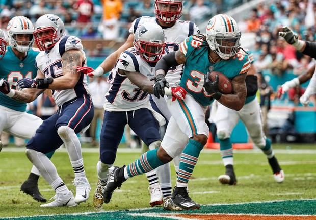 Vista de un encuentro de los Dolphins de Miami y los Patriotas de Nueva Inglaterra en el Hard Rock Stadium en Miami, Florida.