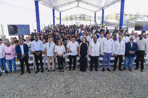 La primera dama, Raquel Arbaje inaugura ocho nuevos centros del Programa Oportunidad 14-24