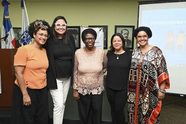 Lauristely Peña, Patricia Minalla, Celsa Albert, Arlene Sabaris y Michelle Ricardo.