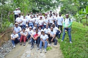 Voluntariado de la Cámara de Comercio realizan jornada de reforestación en Monseñor Noel
