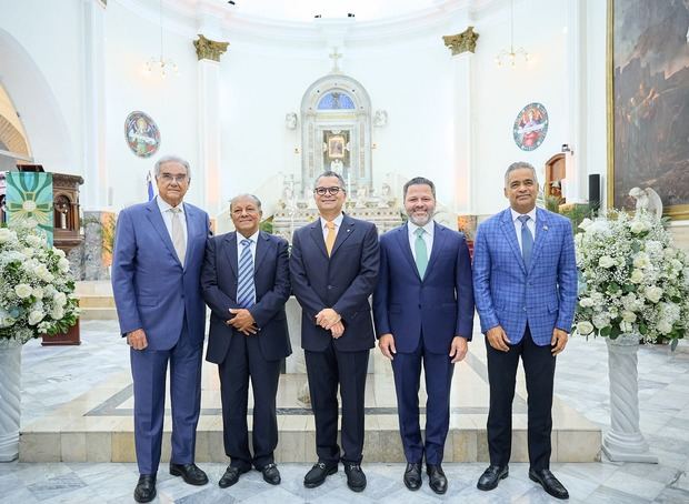 José Gabriel Roig, Ernesto Bournigal Read, Alberto Cruz, Joel
Santos, Eduardo Cruz.
