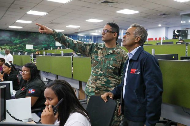 Ministro de la Presidencia, Joel Santos, supervisa Plan de Contingencia del 9-1-1 junto al director ejecutivo, coronel piloto, Randolfo Rijo Gómez, ERD.