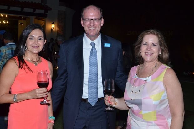 María Teresa Morales, Jonathan Reckford y Mónica Ramírez.