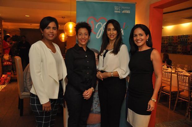 Wendy Hamilton, Hegla de los Santos, Elia Mejía y Paula Fuentes.