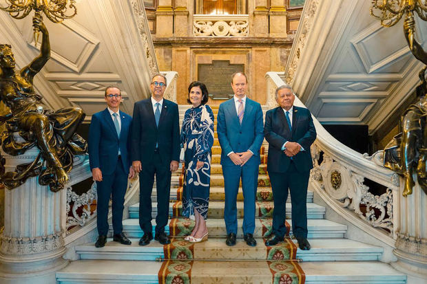 Esteban Martínez-Murga, José Mármol, María Amalia León, Luis Prados Covarrubias y Juan Bolívar Díaz.