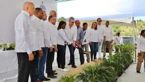 Presidente Abinader da primer palazo para inicio de la construcción de la carretera El Cercado - Hondo Valle - Juan Santiago