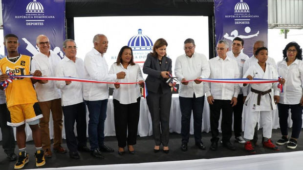 Vicepresidenta Raquel Peña inaugura dos polideportivos en Santo Domingo Este, con una inversión aproximada de RD 20 millones.
