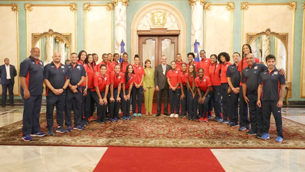 Presidente Abinader recibe en Palacio Nacional a las Reinas del Caribe tras su triunfo en la Copa Panamericana