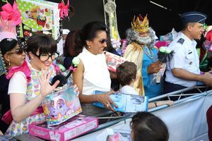 Cándida Montilla de Medina entrega juguetes en ocasión del Día de Reyes