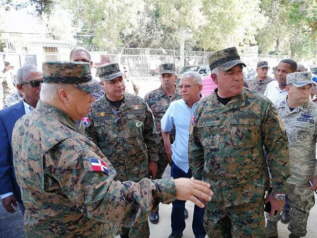 MInistro de Defensa inspecciona construcción Escuela Técnico Vocacional en Neyba.