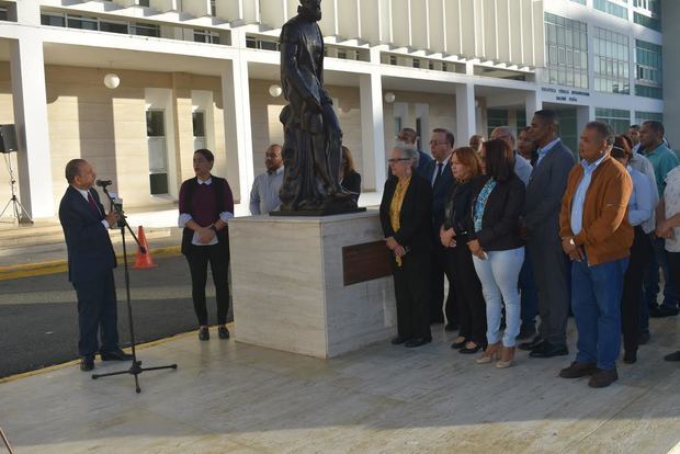 En el encuentro fueron destacados los aportes literarios y humanísticos que Hostos proporcionó a nuestro país.