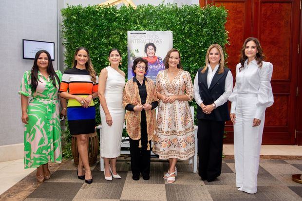 Sarah Hernández, Wanda Sánchez, Dayanara Pujols, Carmen Brusiloff, Lady Reyes, Evelyn Bethancourt y Celeste Pérez.