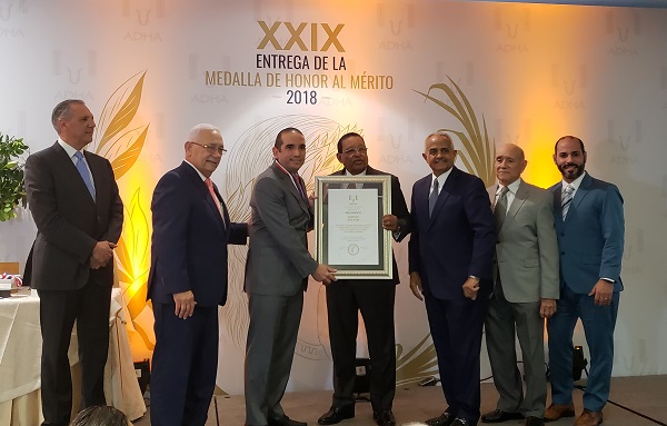 Agrocafé del Caribe recibe Medalla de Honor al Mérito