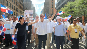Presidente Abinader encabeza Desfile Dominicano de Manhattan; recorre la Sexta Avenida ovacionado por la multitud