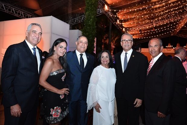 Francisco Concepción, Judith Mora, Domingo Bautista, Irma Mora, Simón Lizardo Mézquita y Américo Rodríguez.