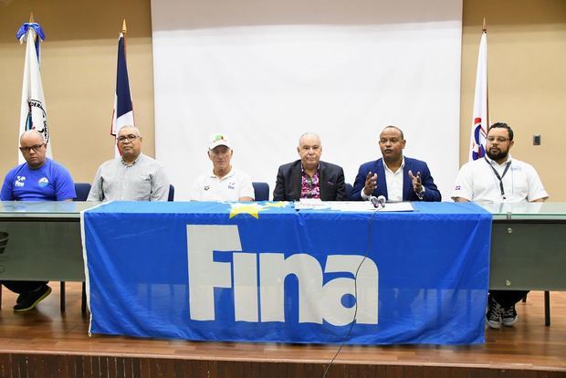 Participantes en el curso Certificación Nivel 1 FINA que tiene lugar en el local del Comité Olímpico Dominicano con la participación de entrenadores y monitores de todo el país.