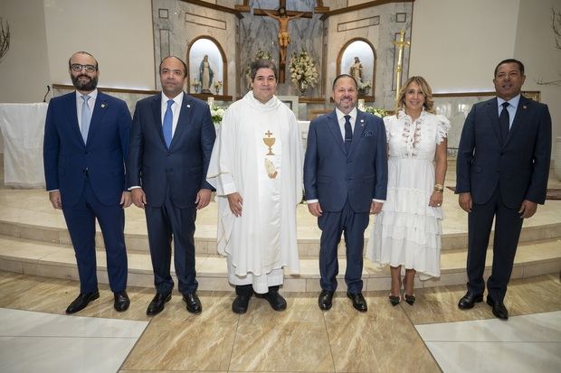 Henry Fuentes, Francisco Elías, Samuel Pereyra, Manuel García; Laura Paulino de Fuentes; e
Ysidro García.