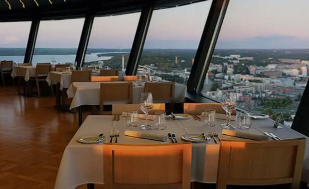 El restaurante giratorio más alto del Sur de Asia marca el auge del turismo en Sri Lanka.