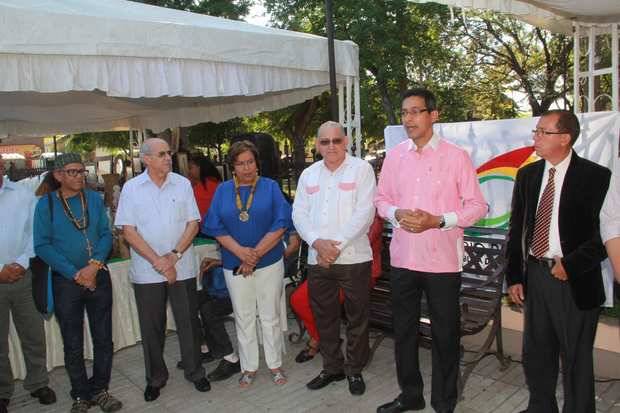 Juan Morales, viceministro de Cultura para la Descentralización y Coordinación Territorial, se dirige a los presentes en el acto inaugural. 