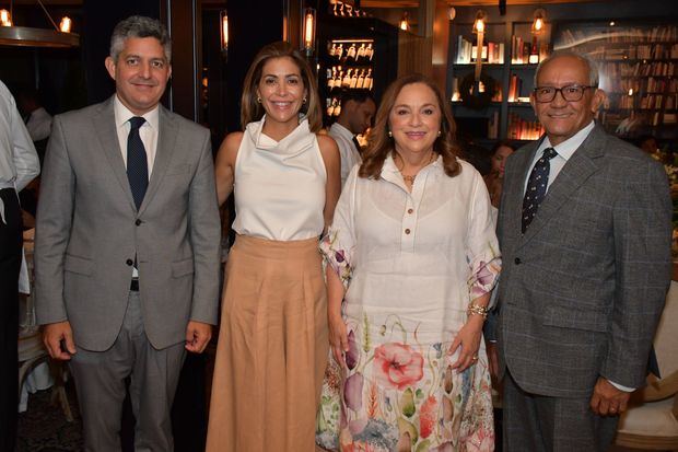 Jesús Arredondo, María Fernanda Arredondo, Virginia Arredondo y Franklín Mejía.
