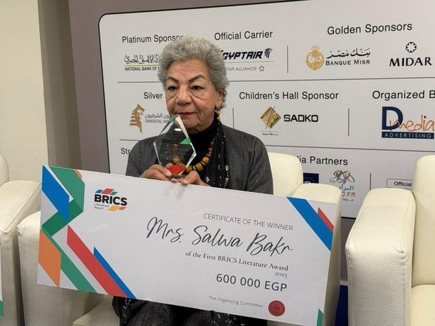 Salwa Bakr gana el primer Premio de Literatura BRICS.