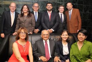 En el centro, Andrés Avelino Abreu, junto a familiares, colaboradores y amigos.
