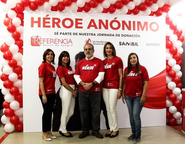 Rainelda Flores, Wilma Santana, Santiago Collado, Cynthia León y Eduviges Aracena.