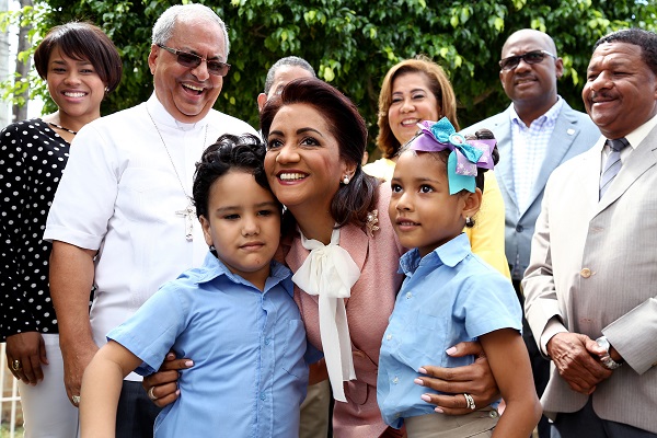 Lucía Báez, Milagros Pimentel, Jatnna Tavárez, Julio Rafael Curiel, Islanda García y Vinicio Curiel.