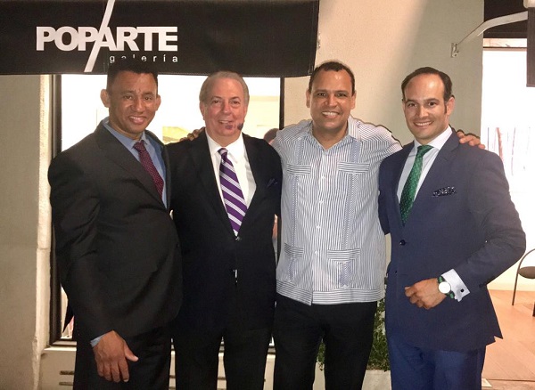 Manolo Romero,  Eduardo Selman; Carlis López, propietario de la Galería PopArt; y Jonathan Gómez.