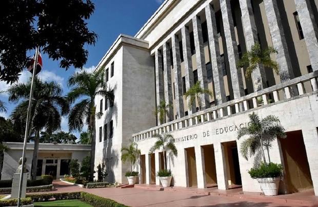 Fachada Ministerio de Educación.