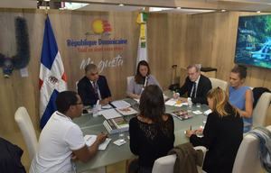 El viceministro de Turismo, Fausto Fernández y Mercedes Castillo en una de las reuniones de trabajo con Karaver - Promovacances -Fram.
