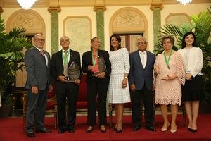 Primera Dama entrega Premio Pediatra del Año en reconocimiento al servicio a la niñez