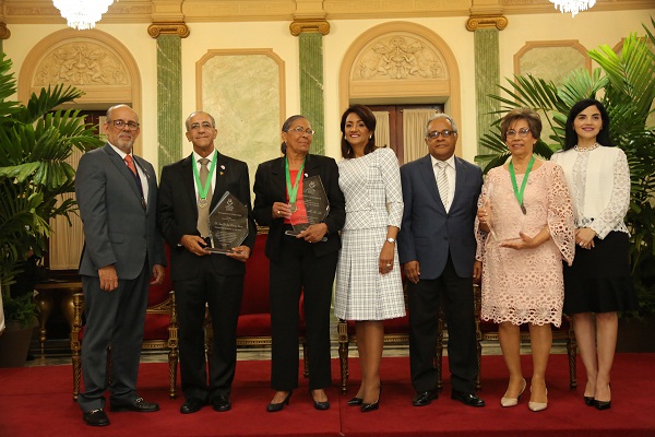 Marcial Najri, Patricia González, Julio Rafael Curiel y Franklin Báez Brugal.