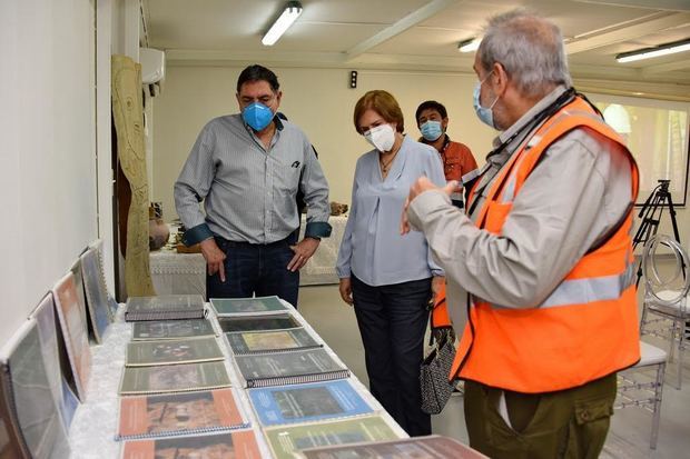 Ministra de Cultura ratifica convenio para construcción de museo arqueológico Barrick Pueblo Viejo.