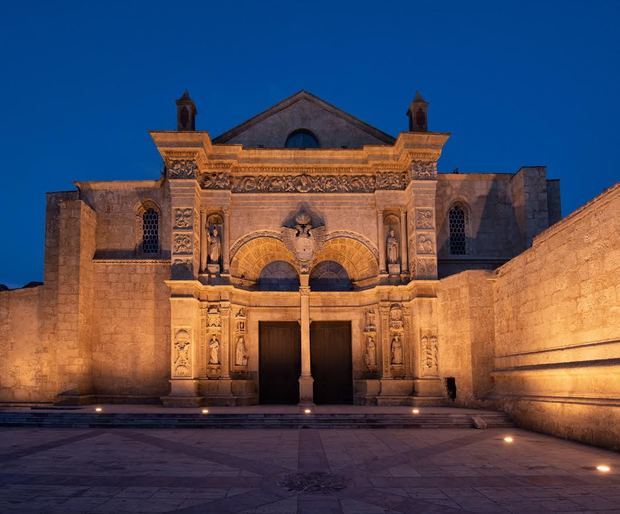 Fachada de la catedral de Santo Domingo.