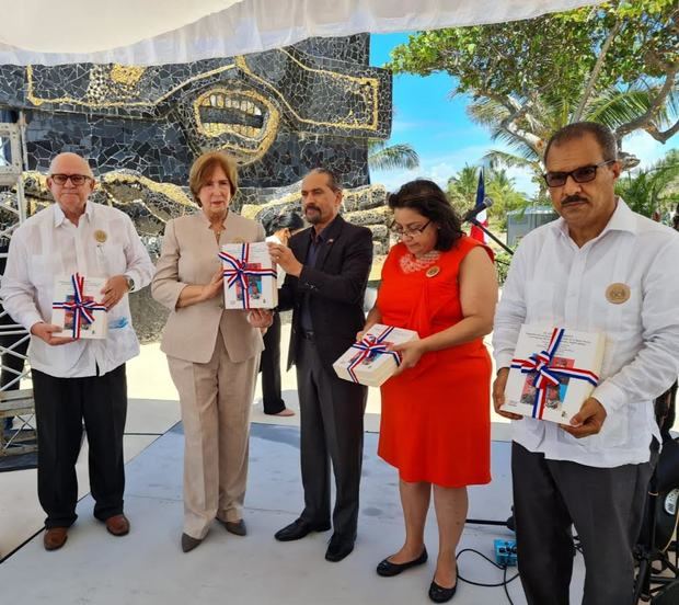 Oscar De la Maza, Juan Pablo Uribe, Carmen Heredia, Luis de Peña y Manuel Tejeda.