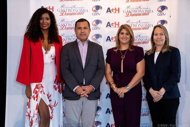 Ruth Ocumarez, Raymundo Morales, Marcelle Alvarez y Olga Noboa.