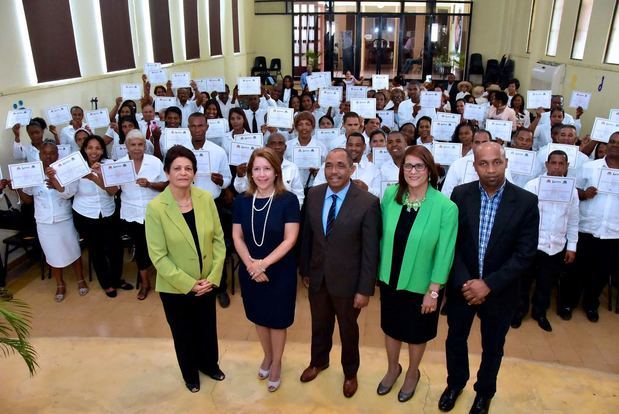 Inafocam y Sur Futuro gradúan padres y madres del programa 'conviviendo con la escuela'