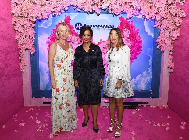 Stephenie Wheeler, Zoila Luna y Solange Díaz.