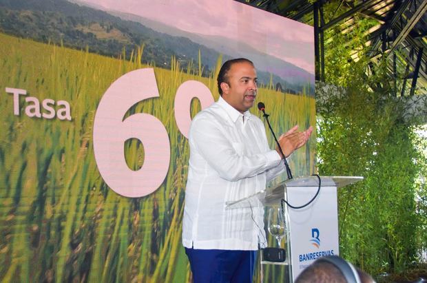 El administrador general de Banreservas, Samuel Pereyra, anuncia una tasa preferencial de 6% para los productores y molineros favorecidos con el Programa de Pignoración de Arroz, en su edición 2022-2023.
